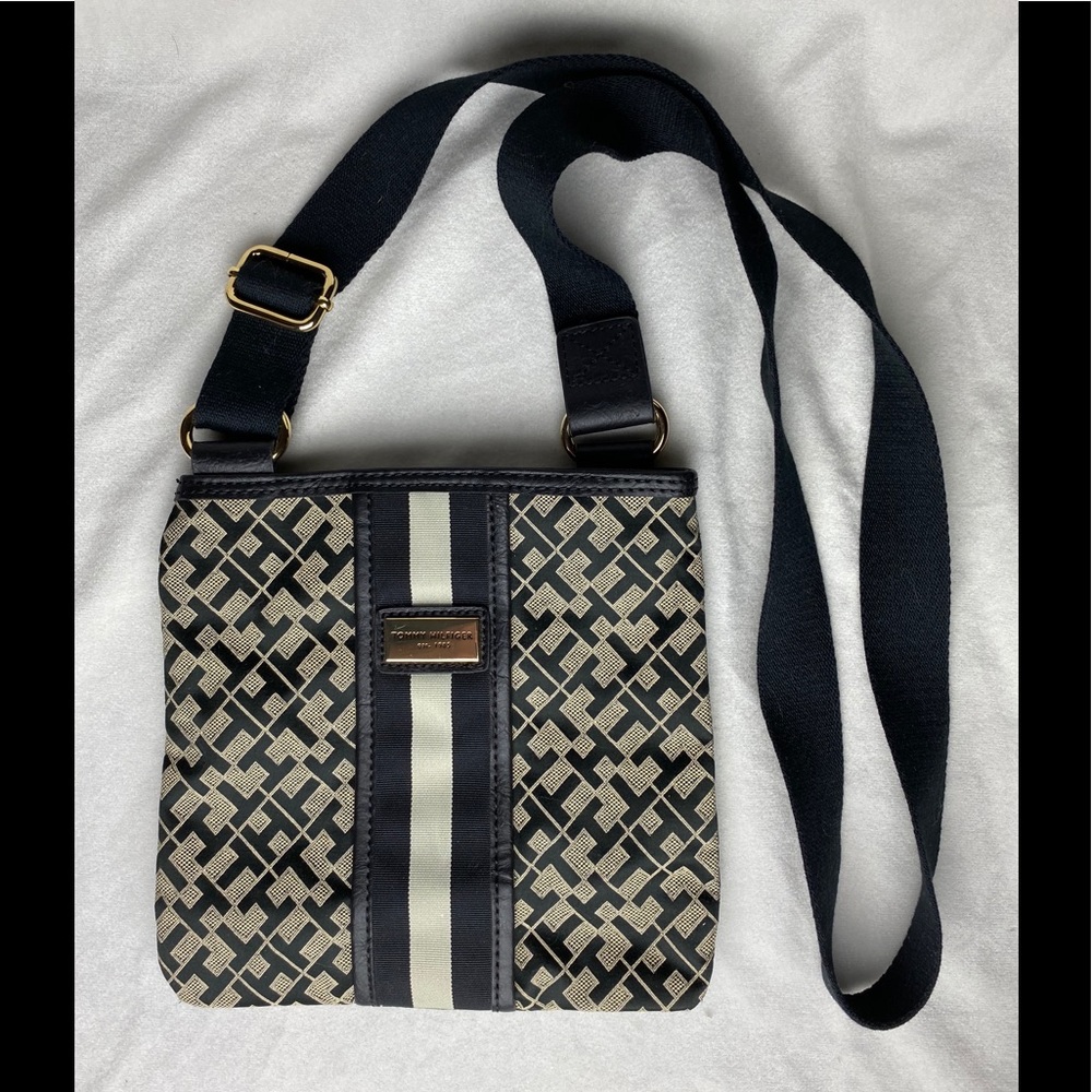 Tommy Hilfiger Crossbody Bags
